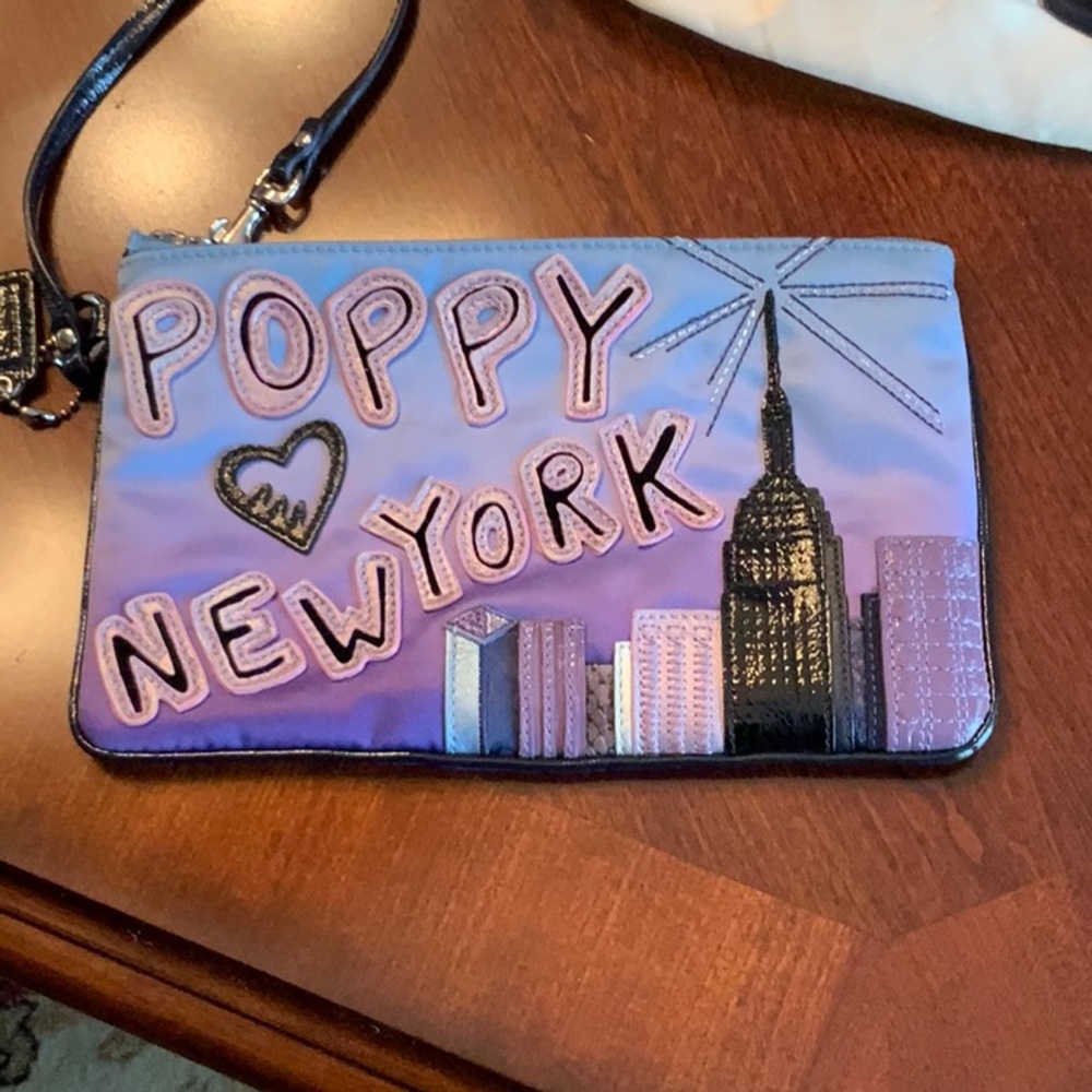 Coach POPPY Lavender to Purple New York City Skyline Tote with Wristlet GUC - Picture 17 of 17